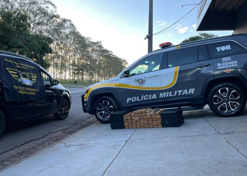 Homem é flagrado com 138 quilos de maconha em carro em Penápolis