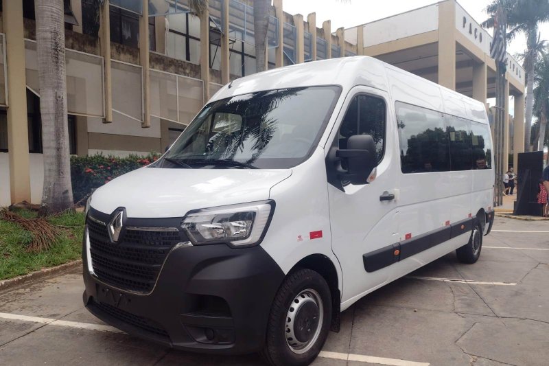 Educação: Secretaria adquire nova Van para transporte de alunos