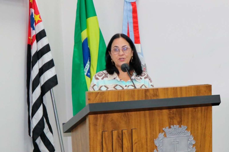 Requerimento questiona critérios para corte de árvores