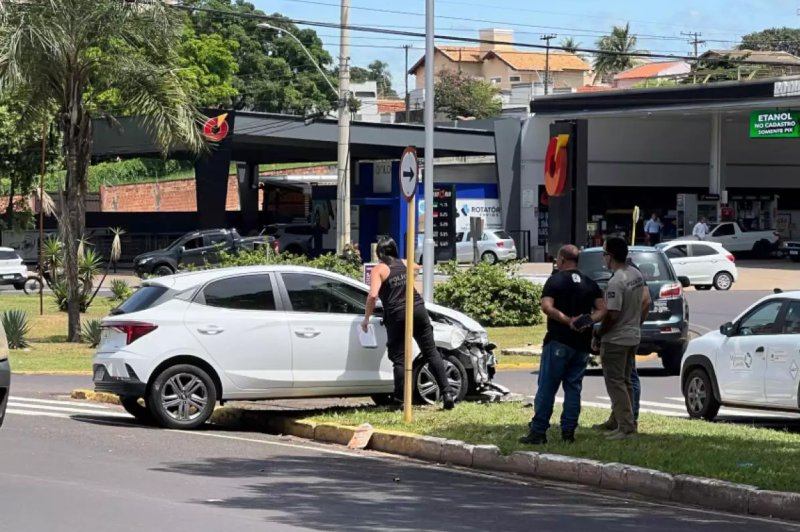 Viatura da polícia de Braúna se envolve em acidente em Araçatuba