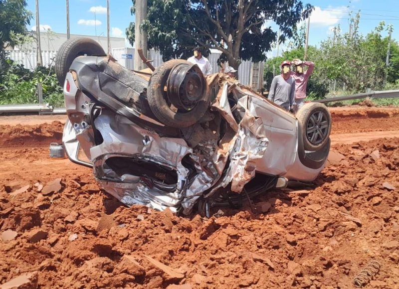 Motorista de caminhão passa mal e causa acidente na Marechal Rondon