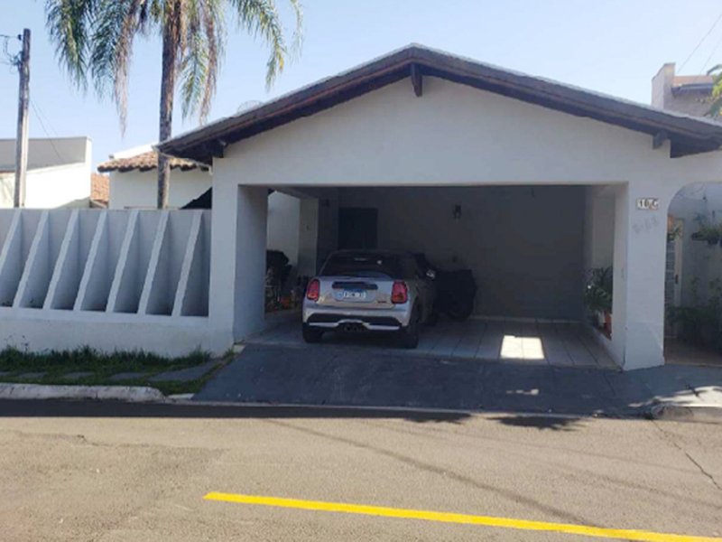 Leilão da Justiça Federal tem 55 imóveis e veículos em todo estado