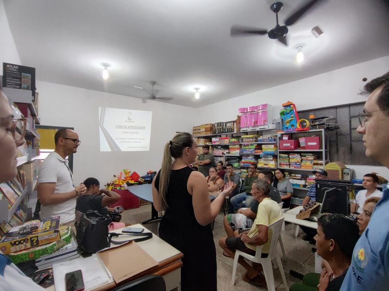 Casa do Aprendiz busca inserir alunos da APAE ao 1º emprego