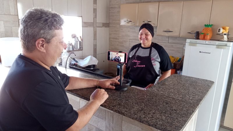 Cozinheira penapolense faz sucesso no Youtube e em outras redes sociais