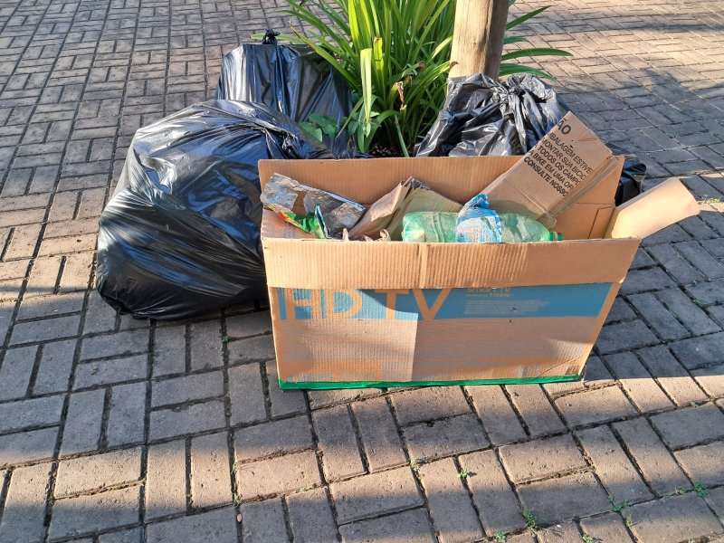 Consórcio reforça: descartar lixo em áreas verdes é crime e gera multa