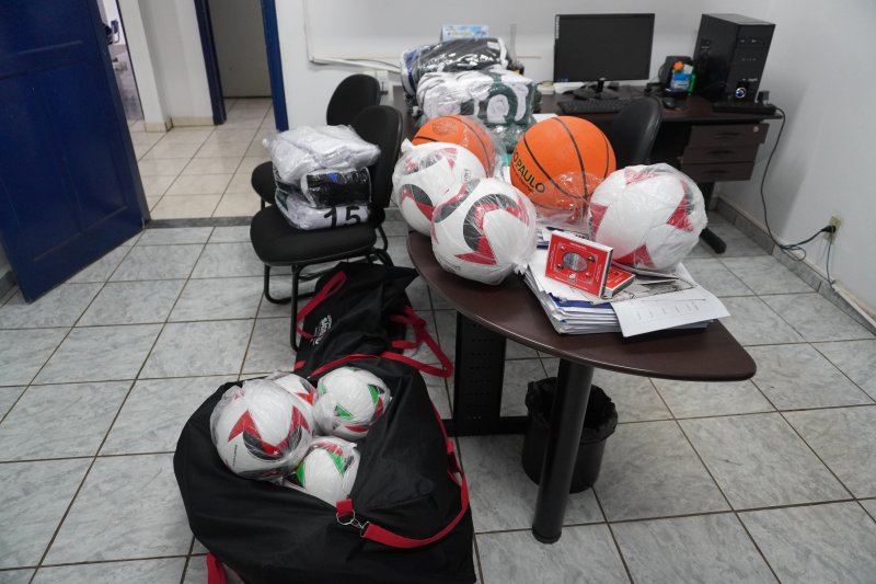 Secretaria de Esporte recebe kit de materiais do Governo do Estado