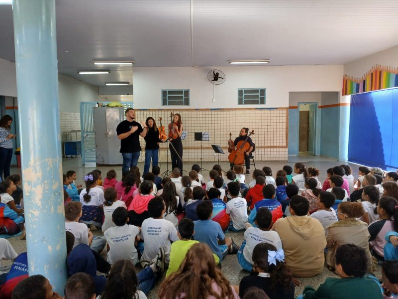 Penápolis: quarteto de cordas apresenta música clássica em escolas