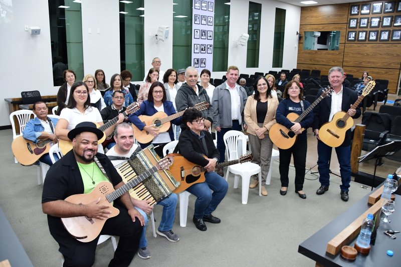 Câmara de Penápolis: Orquestra Penapolense de Música Raiz é homenageada