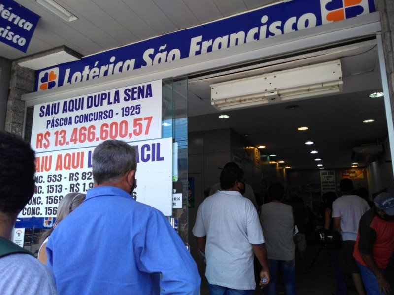 Mega-Sena pode pagar R$ 100 mi neste sábado