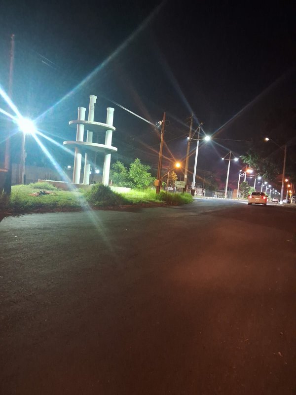 Postes da avenida José Pinto de Almeida recebem lâmpadas de led