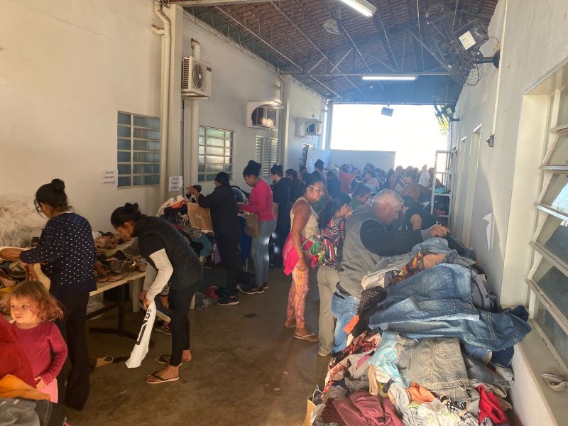 Fundo Social de Penápolis recebe 2 toneladas de roupas arrecadadas pelo Tiro de Guerra