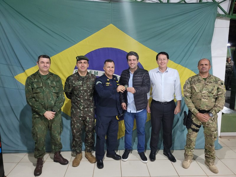 Militares: comitiva de oficiais da Marinha visita Penápolis