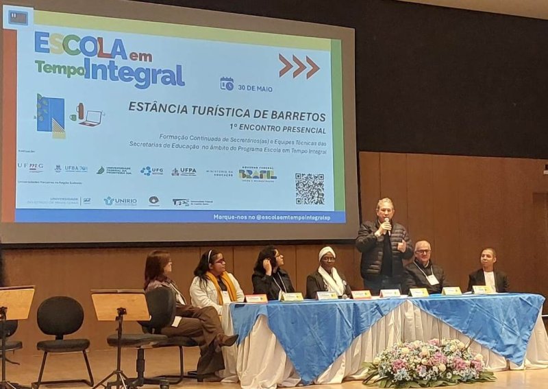 Diretores e coordenadores participam de formação do Programa Escola em Tempo Integral 