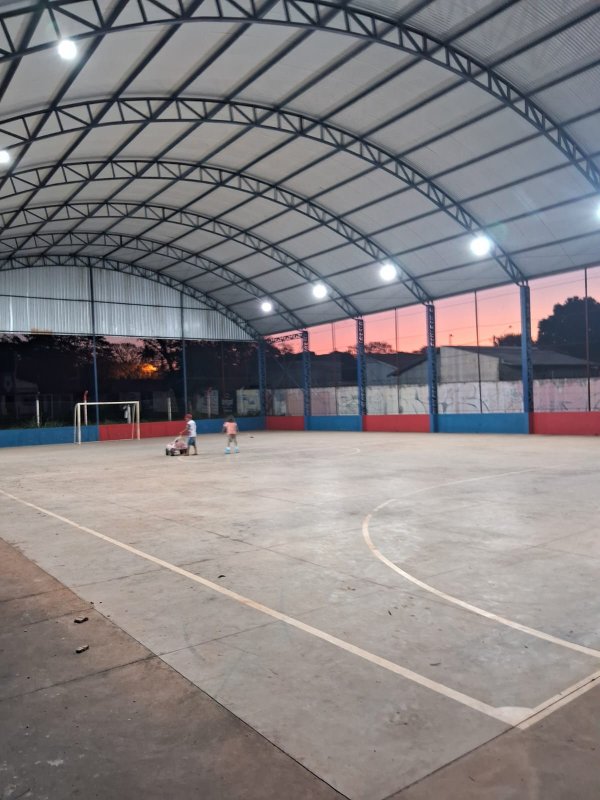 Ginásio do bairro Santa Terezinha ganha iluminação
