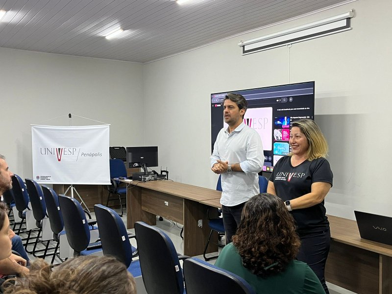 Alunos da Univesp são recepcionados em aula inaugural
