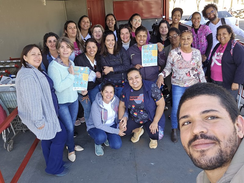 Equipe da Macro IV percorre ruas do bairro para orientar sobre hipertensão