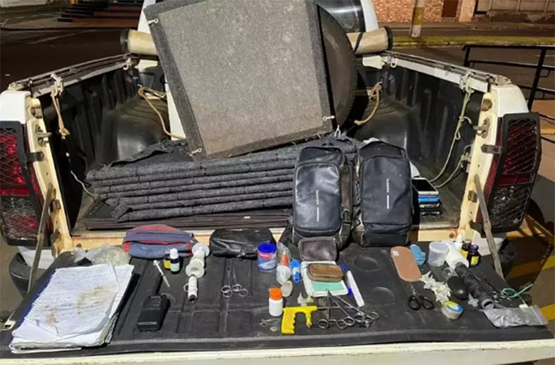 Polícia estoura rinha de galos e aplica multa de R$ 854 mil