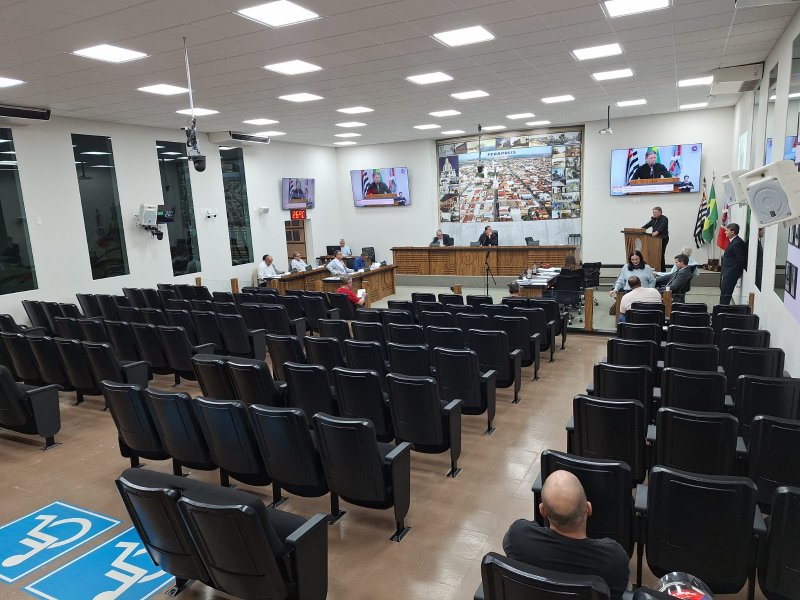 Câmara Municipal votará 10 projetos em sessão nesta segunda-feira
