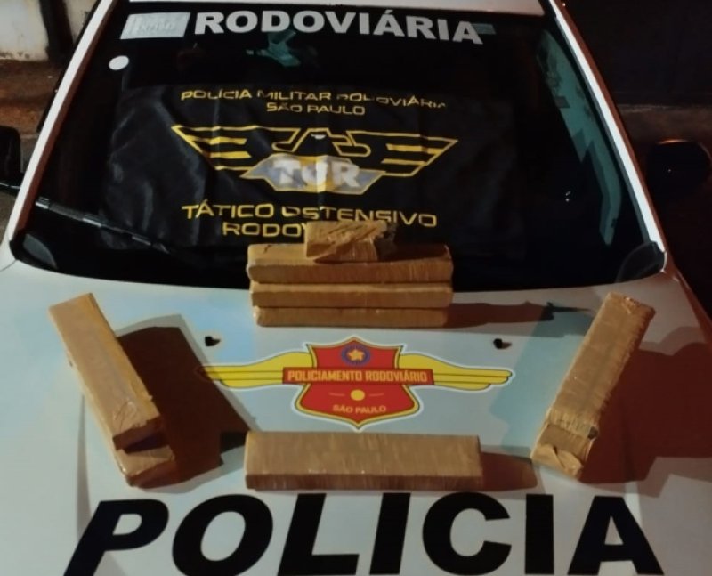Jovem é preso transportando tijolos de maconha