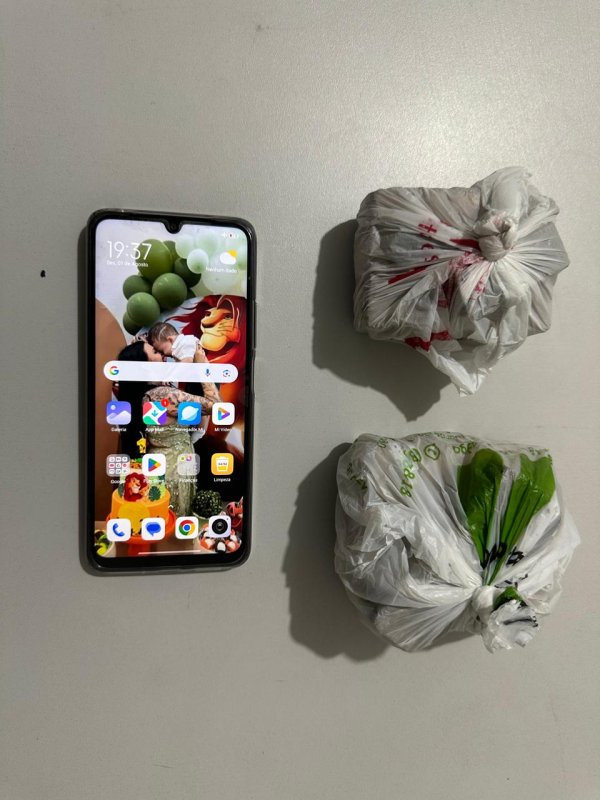 Polícia Militar prende desempregada com maconha em seu carro no Jardim Pevi