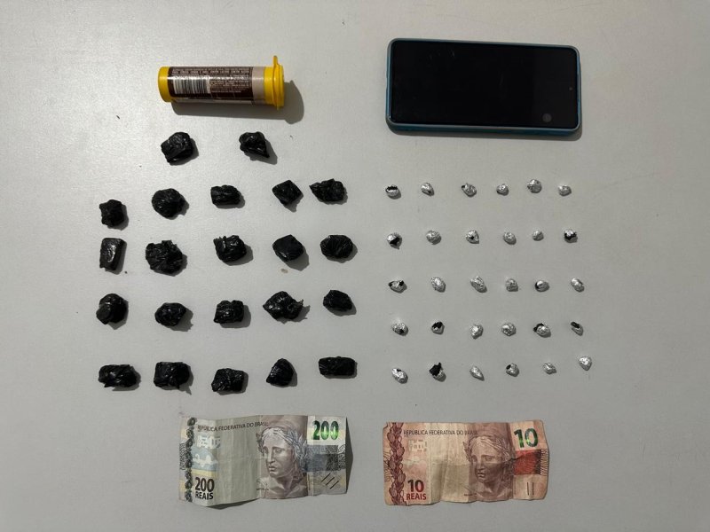 Casal é flagrado com drogas em residência no Jardim Tókio