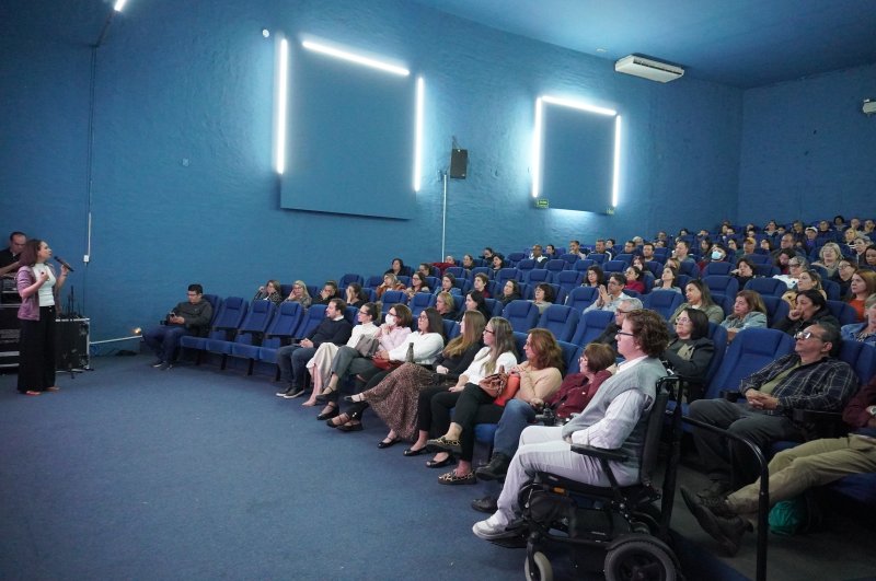 Servidores participam de palestra sobre comunicação não violenta