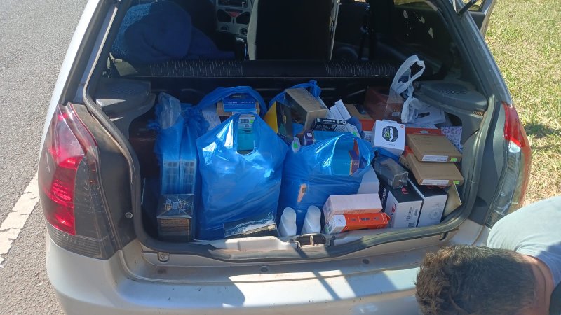 PM faz flagrante de duas pessoas com produtos contrabandeados