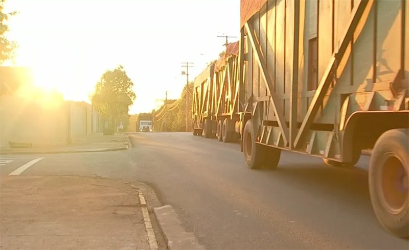 Região: Lins restringe tráfego de caminhões pesados na área urbana