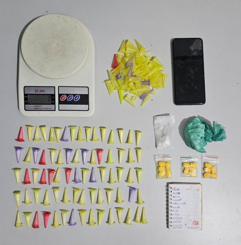 Homem é preso pela Polícia Militar por tráfico de drogas