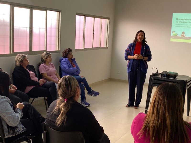 Equipe da Casa Abrigo participa de capacitação