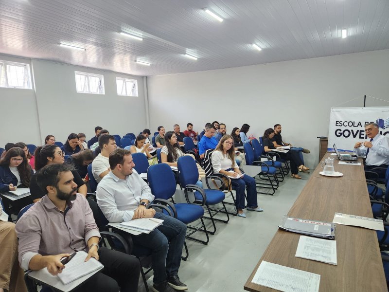 Servidores participam de curso sobre Lei de Licitações