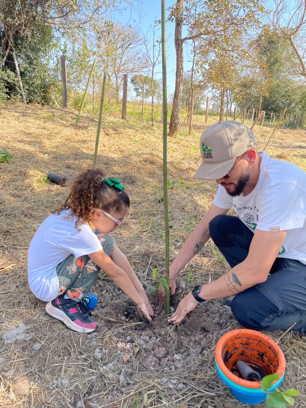 Plantio de mais de 150 mudas reflorestará margens do Ribeirão Lajeado em Penápolis