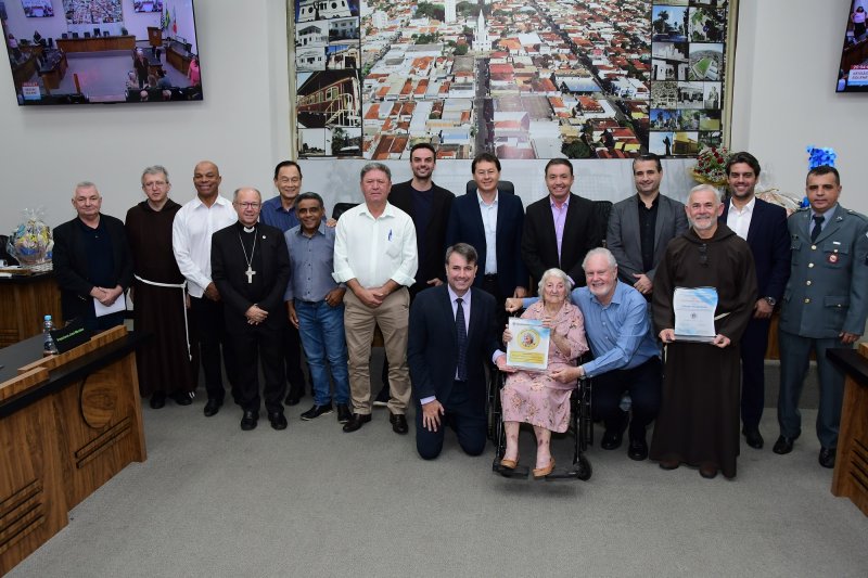Maria Candida Virgilio Galli recebe Medalha Centenária