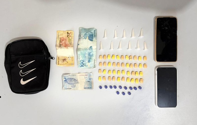 PM prende dupla acusada de levar drogas para festa