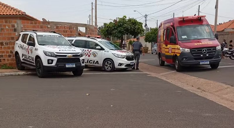 Mulher é encontrada caída em quintal após ser esfaqueada no Residencial Florença