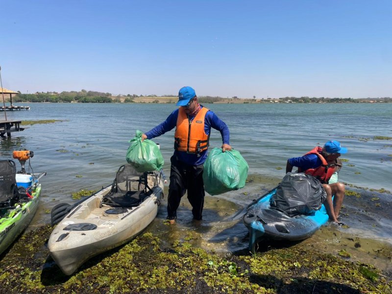 Encontro ecológico recolhe 155 quilos de resíduos do rio Bonito
