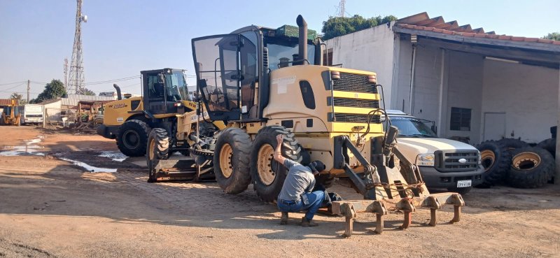 Maquinários da prefeitura passam por operação de manutenção preventiva