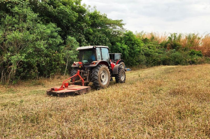 Agricultura realiza limpeza e manutenção de áreas verdes e zona rural