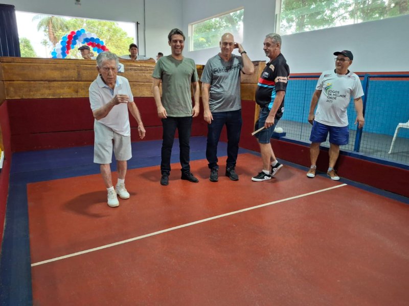 Cidade ganha novo espaço para prática de bocha