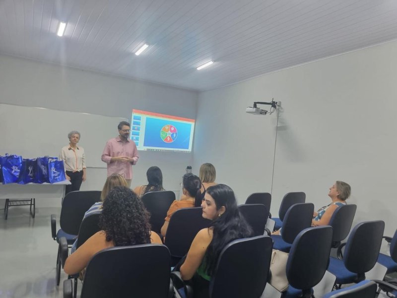 Programa Criança Feliz passa por reordenamento de equipes técnicas