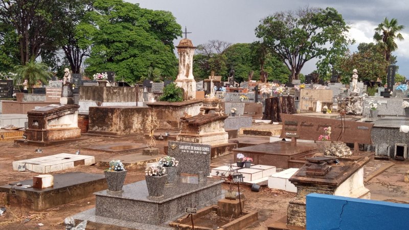 Dia de Finados: Penapolenses se preparam para visitar cemitérios