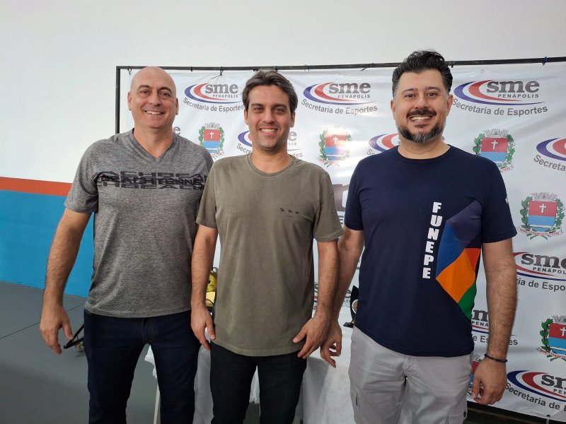 Campo de Bocha é entregue pela Funepe e celebrado por autoridades penapolenses