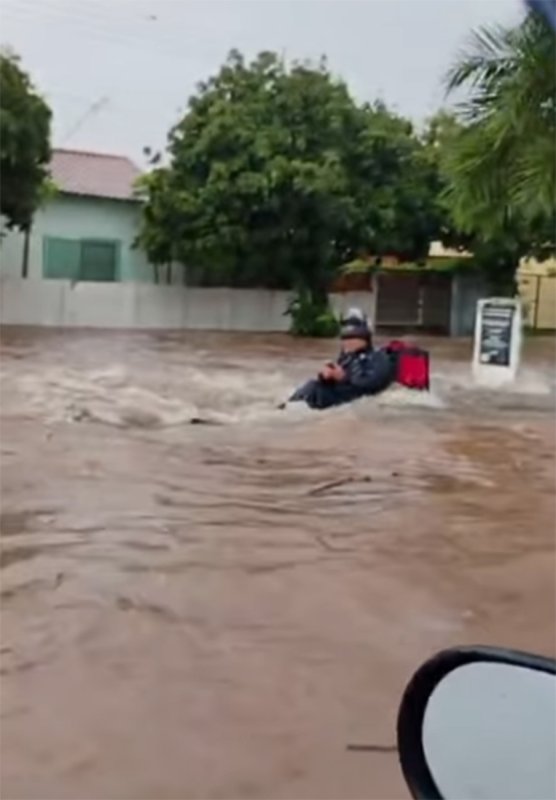 Chuvas intensas causam transtornos em Penápolis nesta quarta-feira