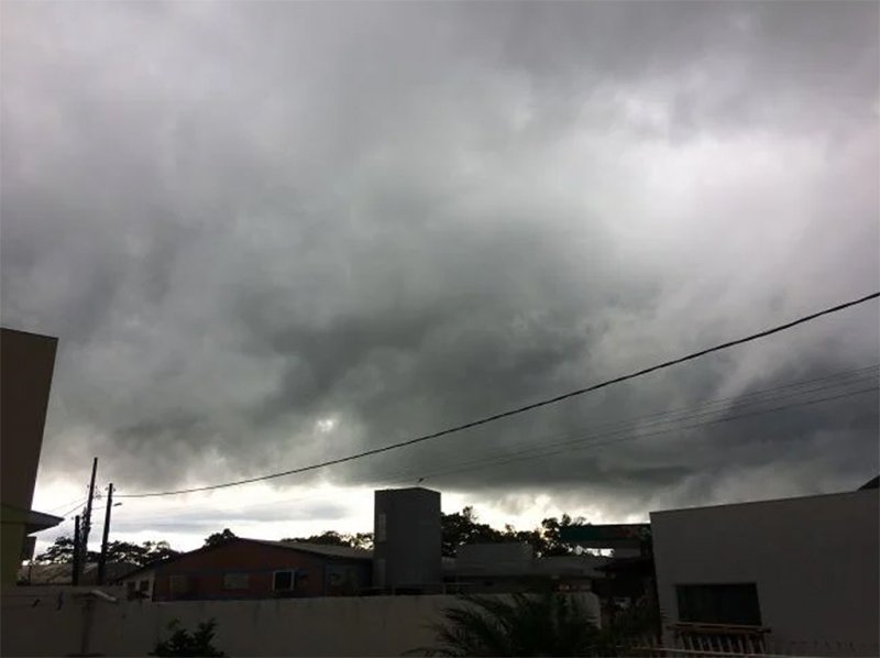Ciclone extratropical traz ventos de até 95 km/h e muita chuva para região