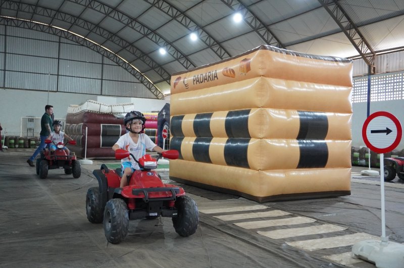 Educação: alunos das escolas municipais vivenciam experiência  como motoristas