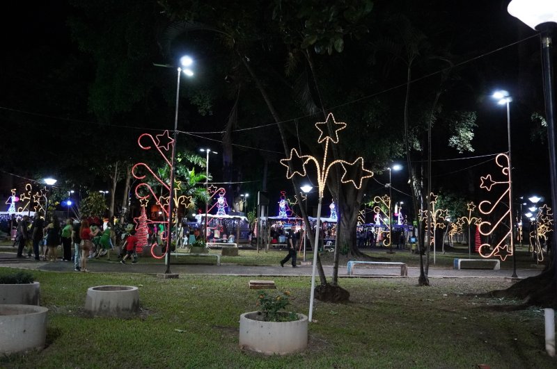 Natal dos Sonhos: comunidade pode conferir decoração da Praça Carlos Sampaio