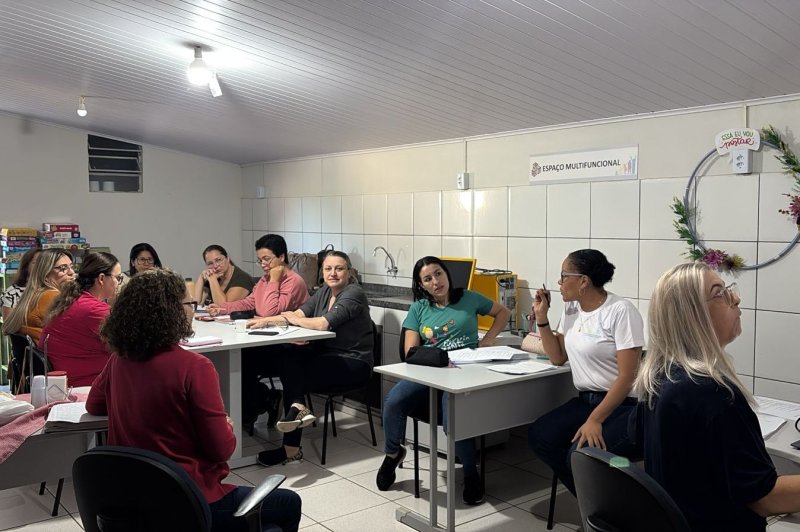 Educadores municipais participam de capacitação sobre intervenção para crianças com autismo