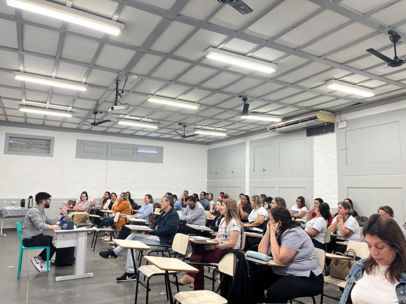 Profissionais participam de curso sobre trabalho social com famílias