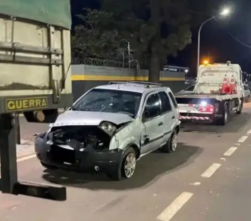 Casal fica ferido após caminhão atingir carro na Marechal Rondon