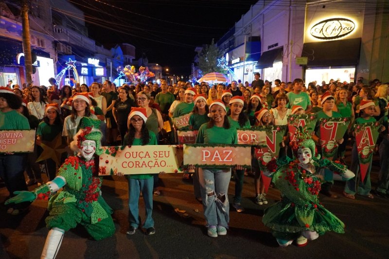 Natal dos Sonhos: população se encanta com os efeitos natalinos projetados no Santuário São Francisco de Assis